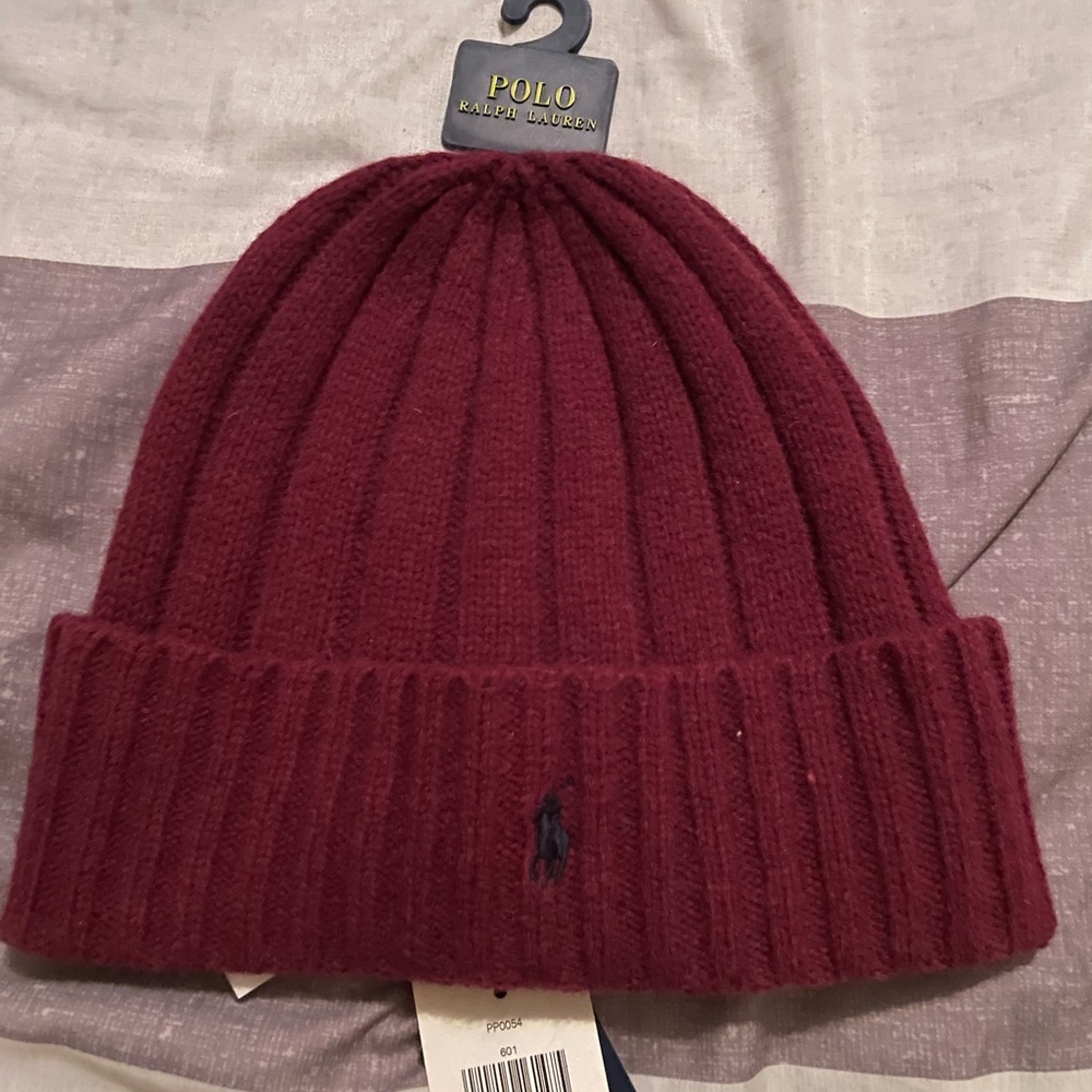 Maroon women’s winter hat